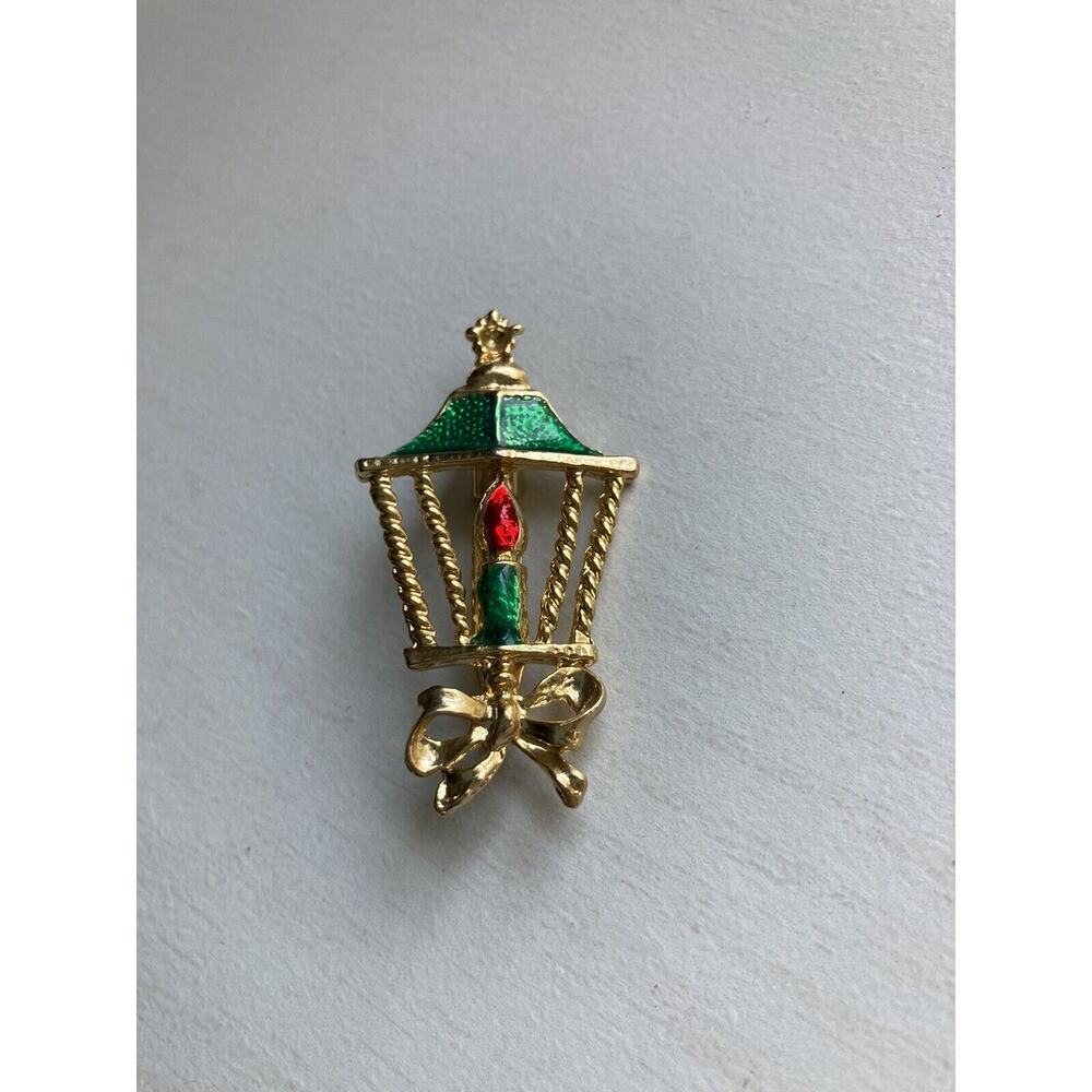 Vintage Brooch Pin Lantern Light Post Christmas Holiday Gold Tone Metal
